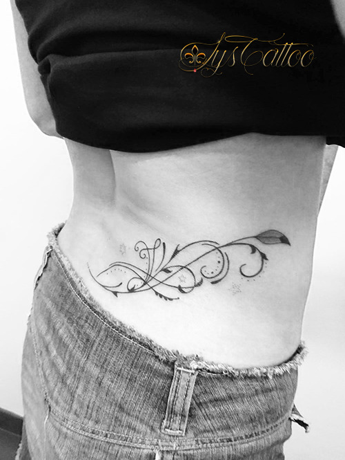 Lys Tattoo Tatouage Dos Hanches Femme Tatou Arabesques