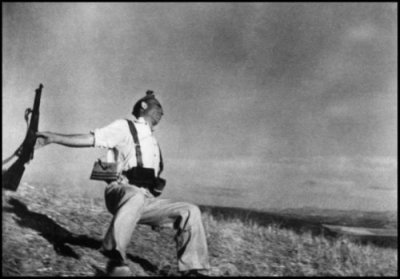 El Arma de la Verdad
Durante estos días se está presentando en un festival cinematográfico en Italia un cortometraje que trata sobre dos temas que siempre me han interesado: la guerra civil española y el arte de la fotografía (en este último caso se...