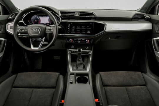 interior audi q3