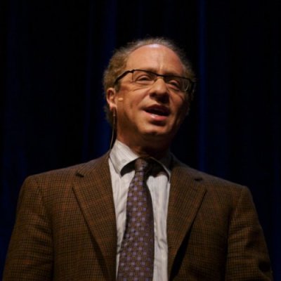 Un PC en el Cerebro
Ray Kurzweil es un destacadísimo ensayista de la ciencia y la tecnología. Es todo un visionario y “futurólogo”. Lleva unas cuantas décadas tratando de adivinar el futuro cibernético que nos espera. No acierta casi nunca, pero sus...