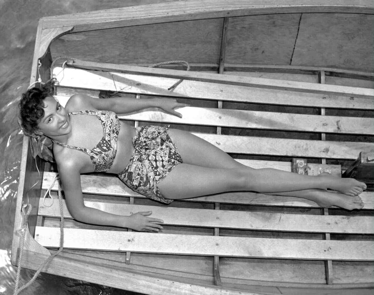 rustedshutter:
âPublicity shot of Rita Moreno as Terru for âPagan Love Songâ; 1950
â