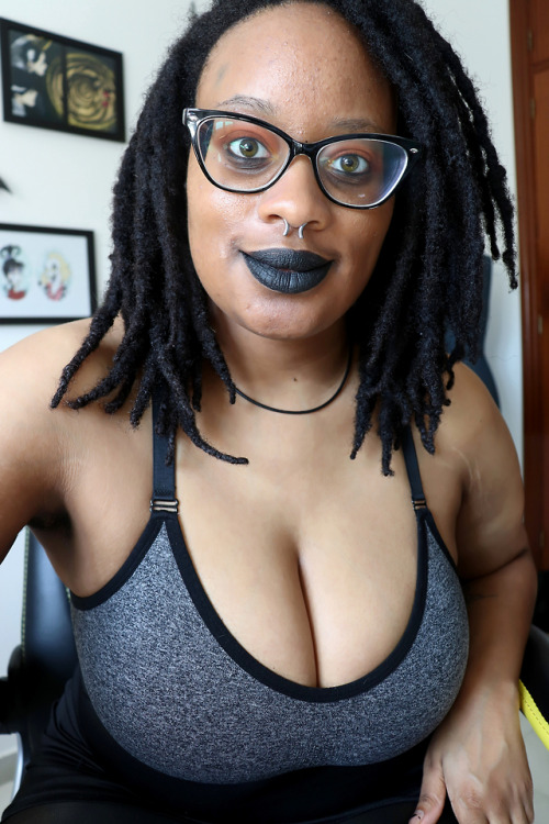 ayden alternatuve darkling metalhead punk post punk blackismyhappycolour gothgirl gothgoth black goth nugoth nu goth stretchedears poc gothicfashion