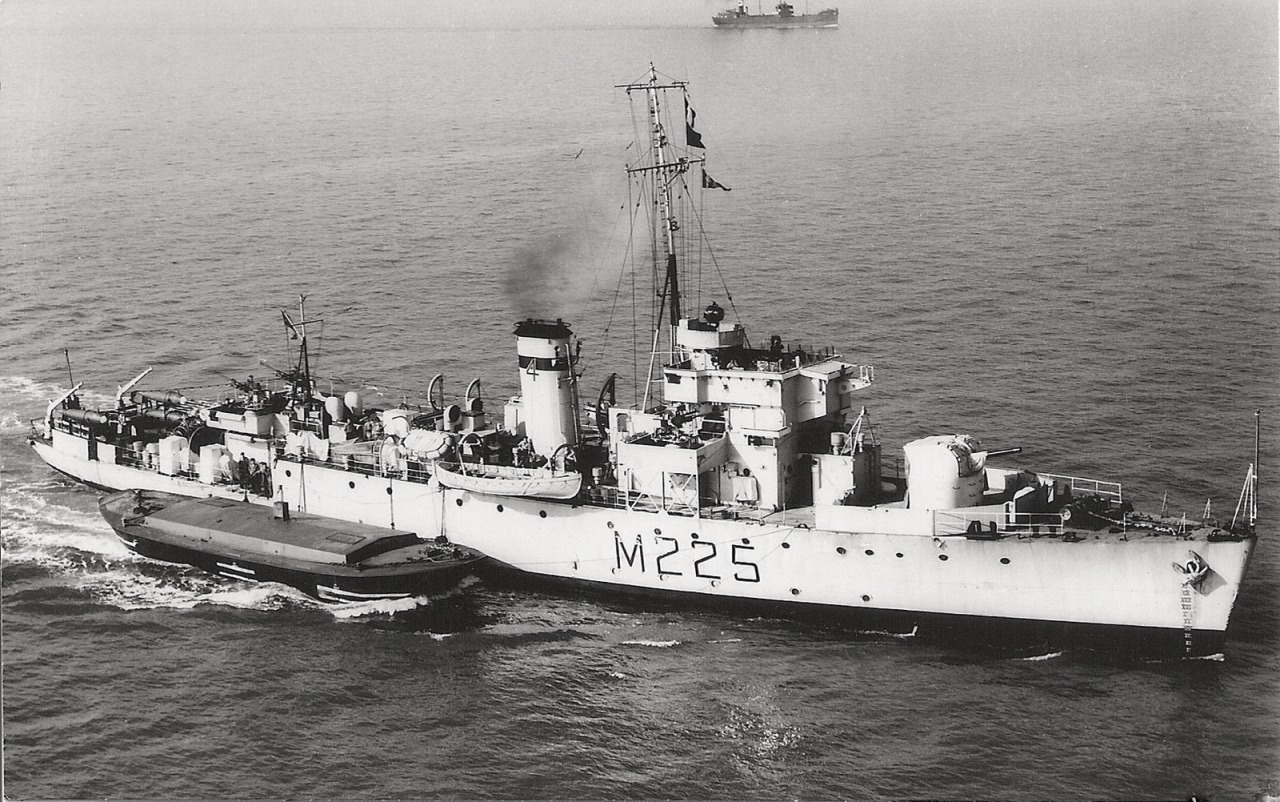 minesweeper ship