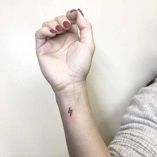 𝔯𝔞𝔪𝔬𝔫𝔞  ramonasrose  Instagram photos and videos  Lightning  tattoo Hand tattoos for guys Tattoos