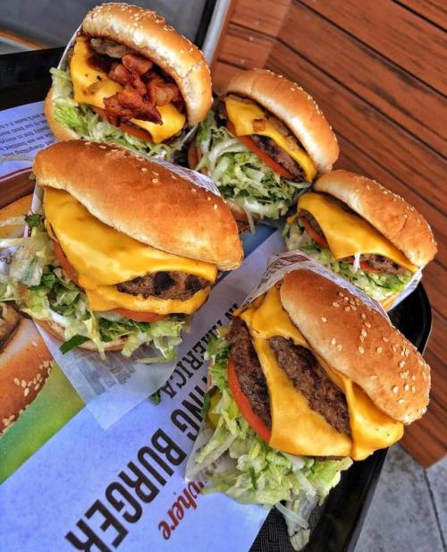 food-porn-diary:Cheeseburgers