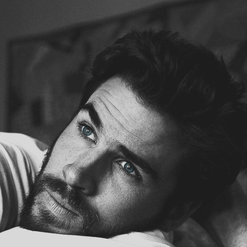 liam hemsworth.  - Página 33 Tumblr_odz1w4VTVu1ssh0p7o1_500