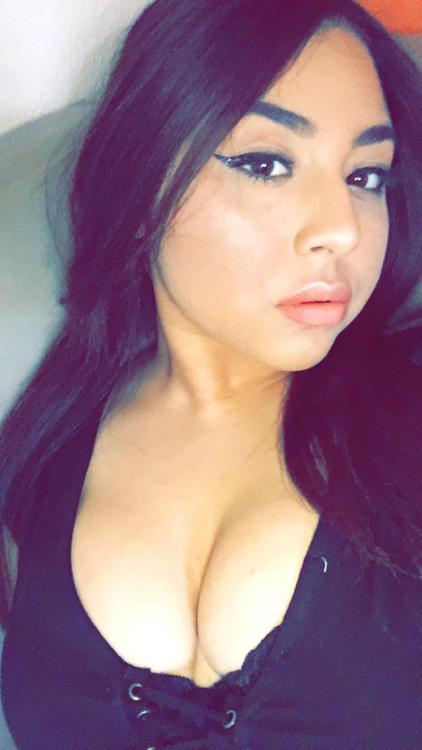 breezefya808:latinashunter:Beautiful Thick Latina...