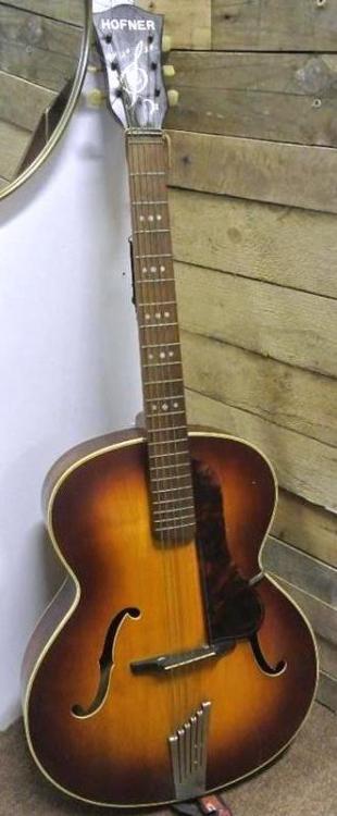 frettedchordophones:frettedchordophones:early 60′s Hofner...