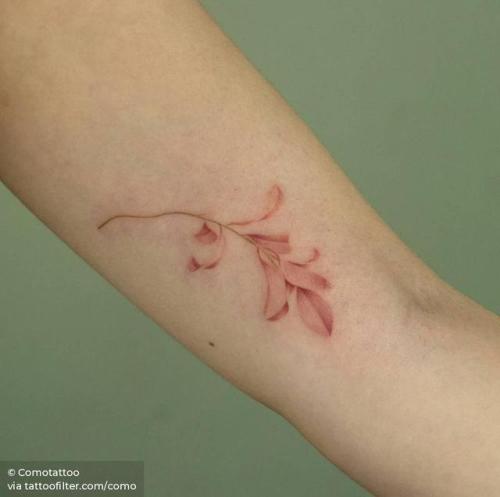 By Comotattoo, done in Seoul. http://ttoo.co/p/179762 small;inner arm;leaf;tiny;como;ifttt;little;nature;illustrative