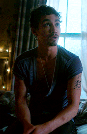 [Image: tumblr_pn6fzpyYB21rykwvpo6_250.gif]