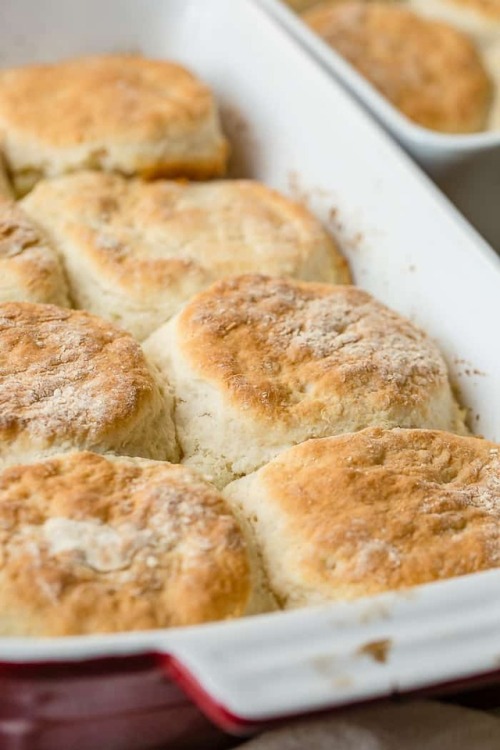 foodffs:CRAZY EASY 7 UP BISCUITSFollow for recipesIs this how...