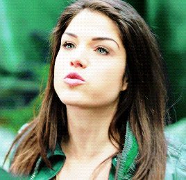 Marie Avgeropoulos Gif 6