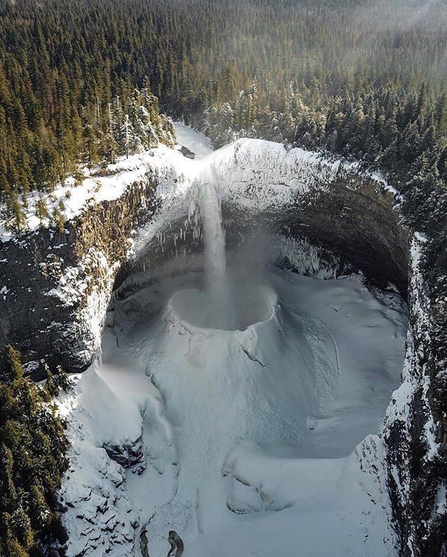 momofthetrees: “ natureisfuckinglitbot: “ 🔥 helmcken Falls Canada ” Wow, would love to see that but looks really dangerous to get too close. ”