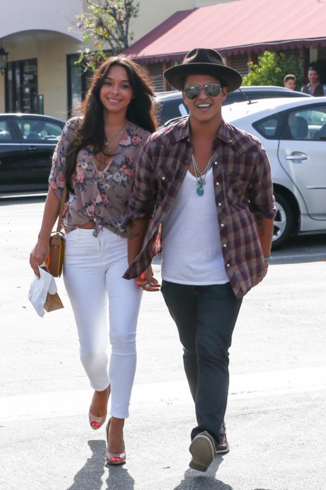 bruno-news: HQ - Bruno Mars, his girlfriend... - Just Gretel