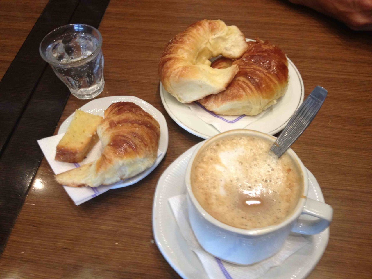 typical-breakfast-in-buenos-aires-argentina-cafe-gene-and