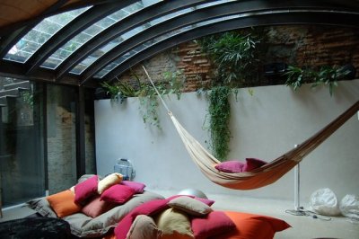 A cozy and inviting hammock nook in Barcelona