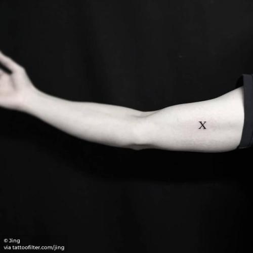 Tattoo uploaded by Stacie Mayer • X finger tattoo by Daniel Winter.  #singleneedle #fineline #linework #DanielWinter #X • Tattoodo