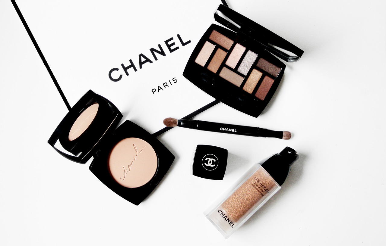 Chanel Le Libre Maximalisme de Chanel Makeup Collection for