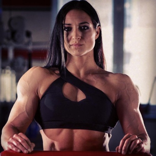 femcepsfan:Muscle goddess Halász Zsóka - Bodyfitness...