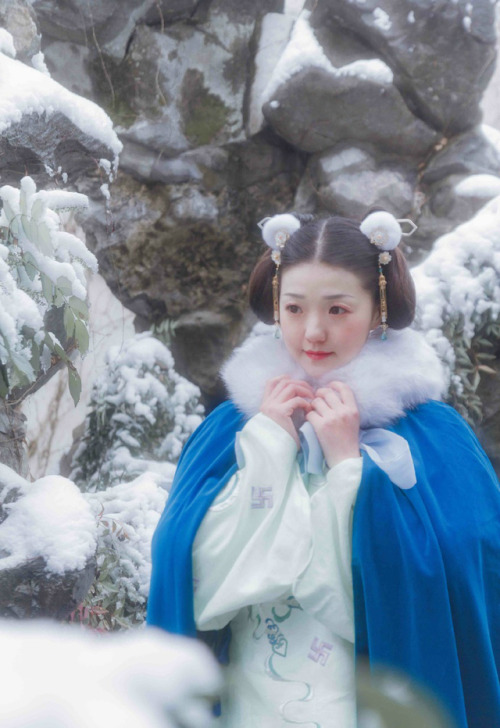 hanfugallery:Traditional Chinese hanfu | doupeng (cape)