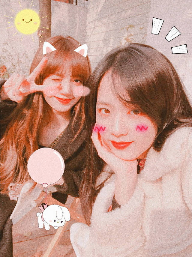 Lisa and Jisoo - BlackPink