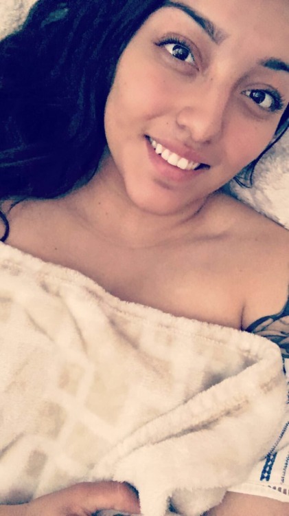 hotdesi:thehopefulcollectionrebel:Anyone in Fort Leonard wood Missouri that can fuck my girl and...