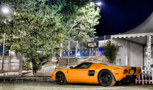 autoporn-net:Ford GT under the lights