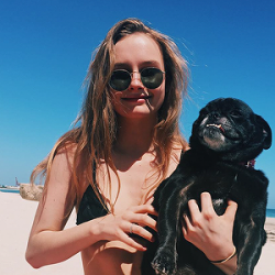 Next photo of Olivia DeJonge