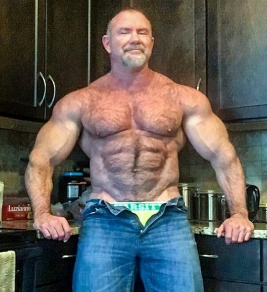 thom : r/musclebears