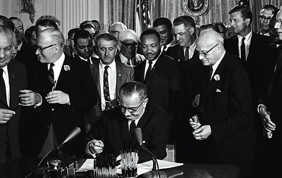 president-lyndon-baines-johnson-signs-the-civil-rights-act-of-1964