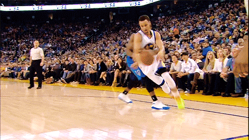 nbafanatic:Stephen Curry being a magician vs. Dallas Mavericks...