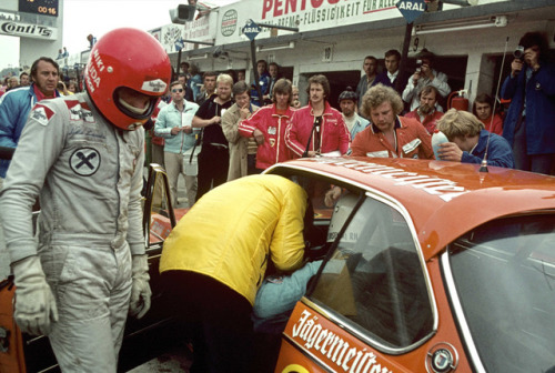 Hans-Peter Joisten changing seats with Niki Lauda at the 6 Hours...