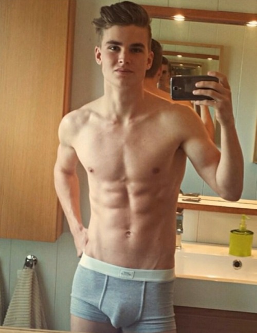 deliciouswoodtreesdonut:
“Young
”