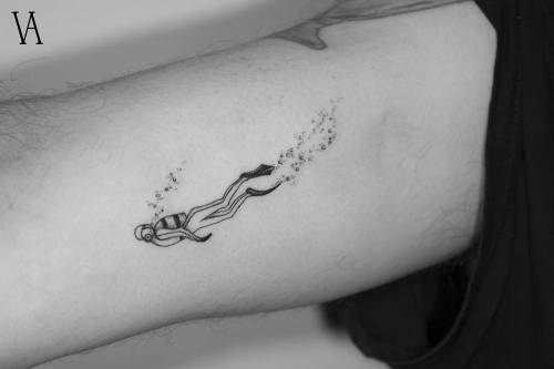Fine line style diver tattoo on the right inner arm. Tattoo... fine line;violetaarus;small;inner arm;black;profession;tatuaje;tatuajes;diver