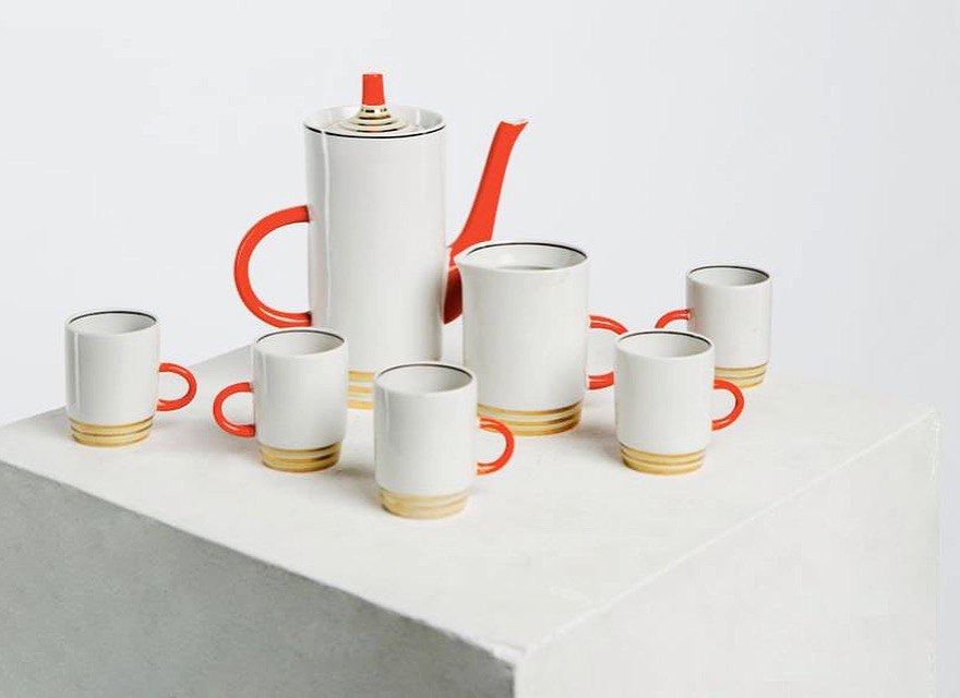 Tea set manufactured by Baranovsky Porcelain Factory, USSR 1960s
(Collection of Moscow Design Museum)