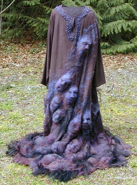 lightningboltthis:Robe of Stolen Souls (source: unknown....