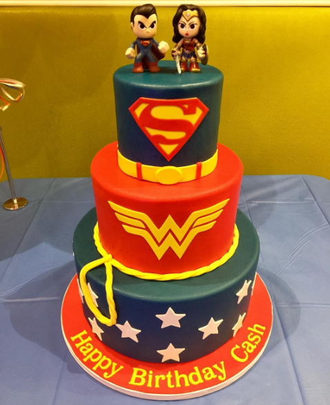 Hell Yeah Superman-n-Wonder Woman • Superhero Cake. by lauren_frostings