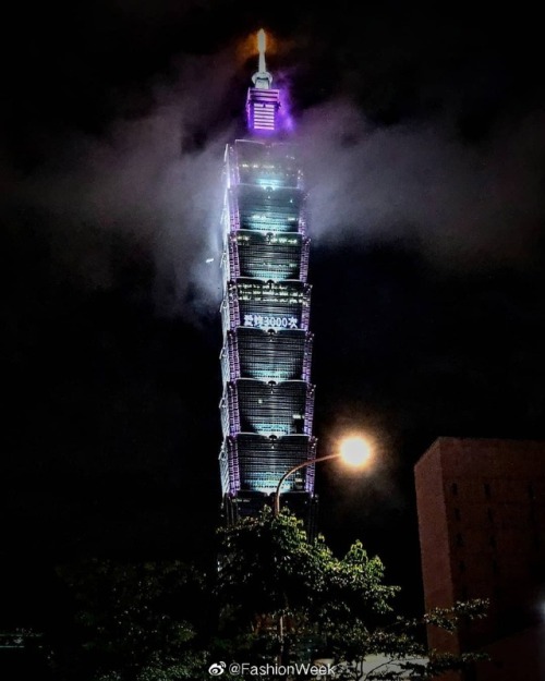 tododowneyjr-universe:Taipei 101 ″It lights up for you...