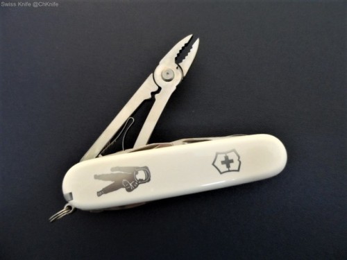 pocketknife switzerland victorinox schweiz limitededition swissarmyknife sak taschenmesser handyman sky high white