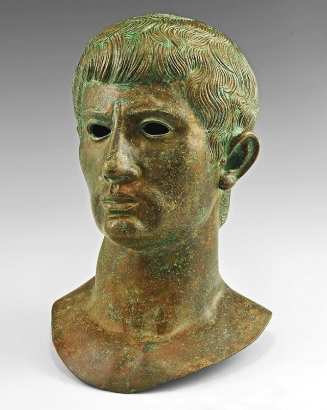 gaius julius caesar house deity