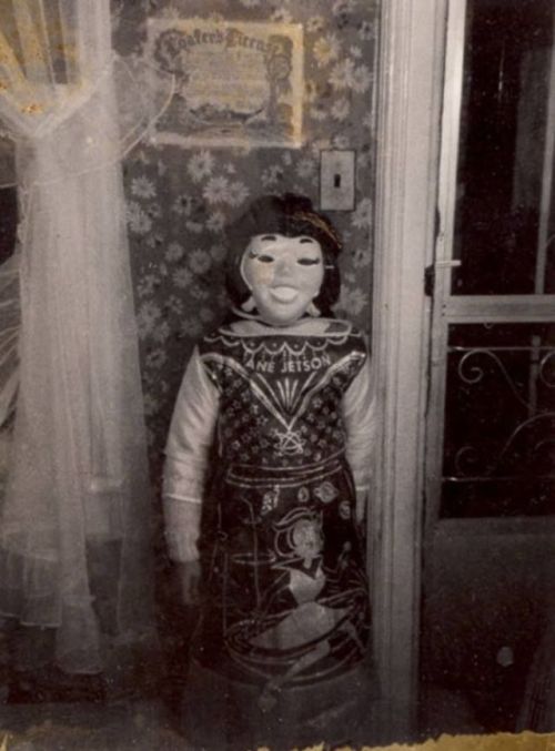 vintageeveryday:42 vintage snapshots of freaky halloween...