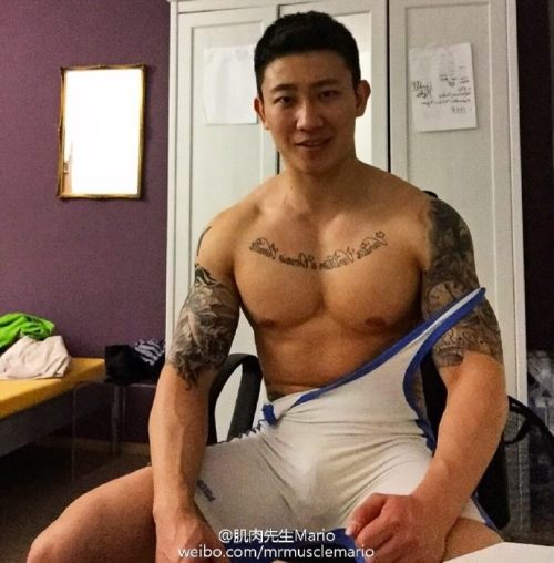 j-aime-asian-men:asianjocksonline:More of this...