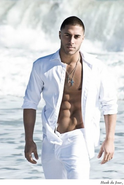 Your Hunk of the Day: Ariel Bresky http://hunk.dj/7504