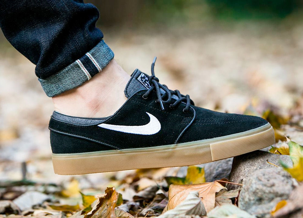 nike sb black with gum sole