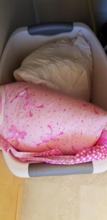 smellslikeawetdiaper:jen653:My very wet overnight diaper...