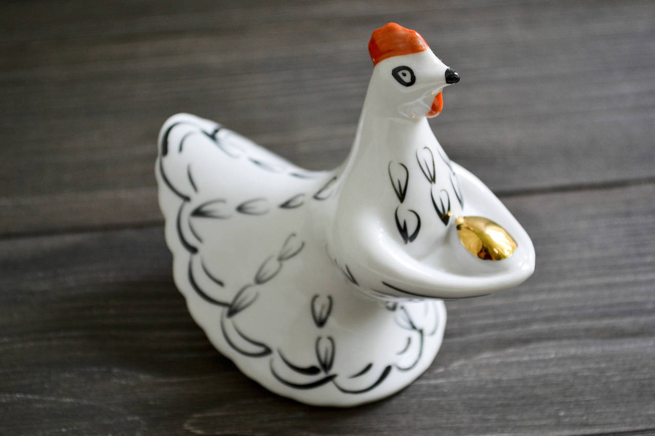 Hen with a Golden Egg - vintage porcelain figurine
Available on Etsy: https://www.etsy.com/sovietpostcards/listing/529631316/