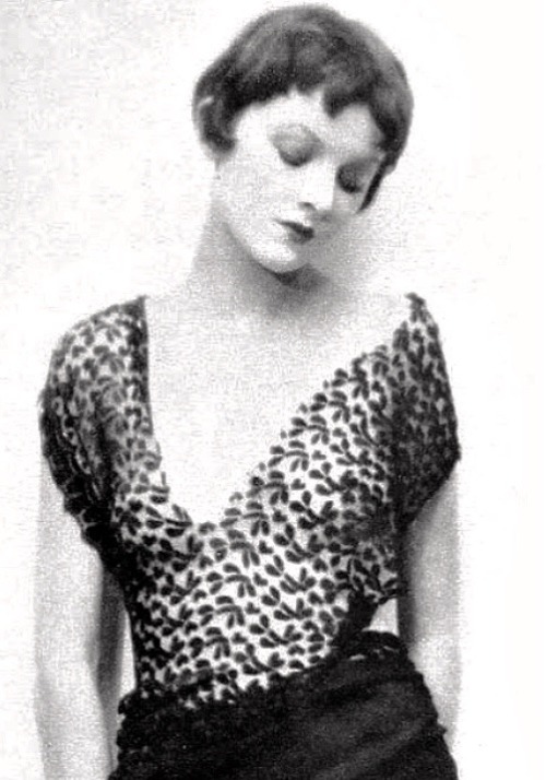 summers-in-hollywood:Myrna Loy, 1920s