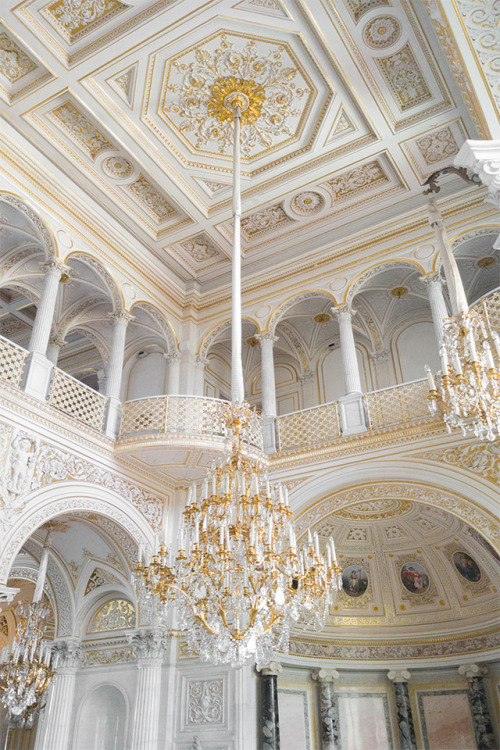 architecture art decor interior palace palais de l& 039;ermitage saint petersburg st petersburg hermitage museum эрмитаж санкт-петербург pale pale aesthetic gold rococo vintage aesthetic winter palace palace interior interior design elegant elegance classics classy vertical chandellier white white aesthetic design