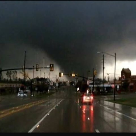 Massive tornado hits Mississippi yesterday,... - Weather Events