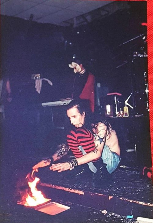 icemftmm:Marilyn Manson: early efforts to burn objects...